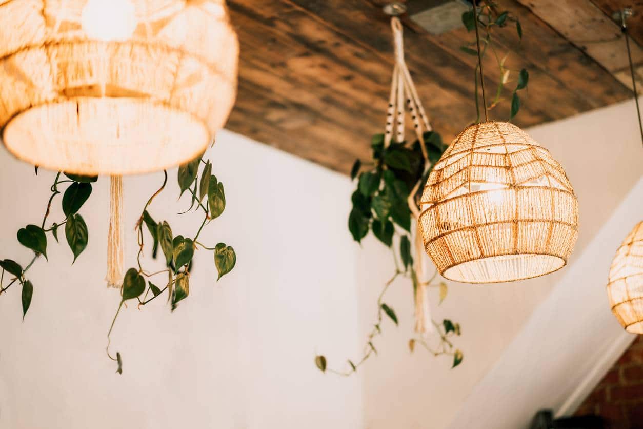 suspensions en rotin, luminaires